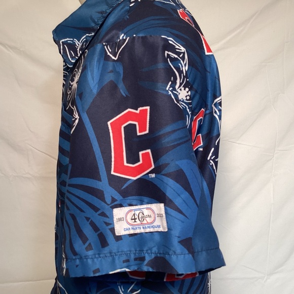 Cleveland Guardians Men's Button-Up Hawaiian Shirt Size XL - Picture 6 of 11